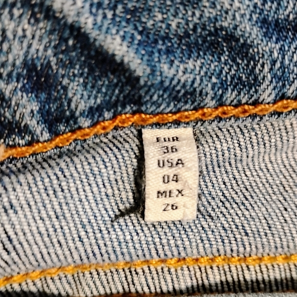 Zara | EUC Relaxed Fit Ultra Thrashed Med Rise Straight Leg Distressed Jeans | 4 - Picture 4 of 16